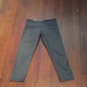 Grey lulu lemon Capri yoga pants